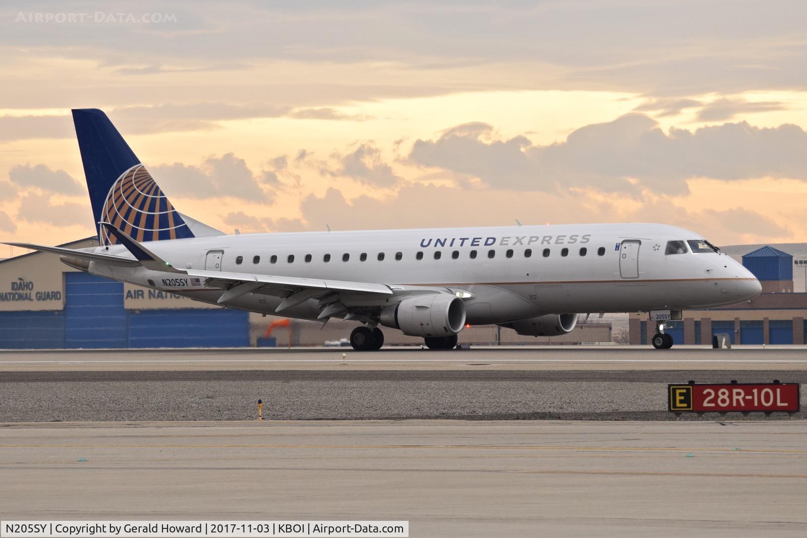 N205SY, 2017 Embraer 175LR (ERJ-170-200LR) C/N 17000636, Landing roll out on RWY 28R.