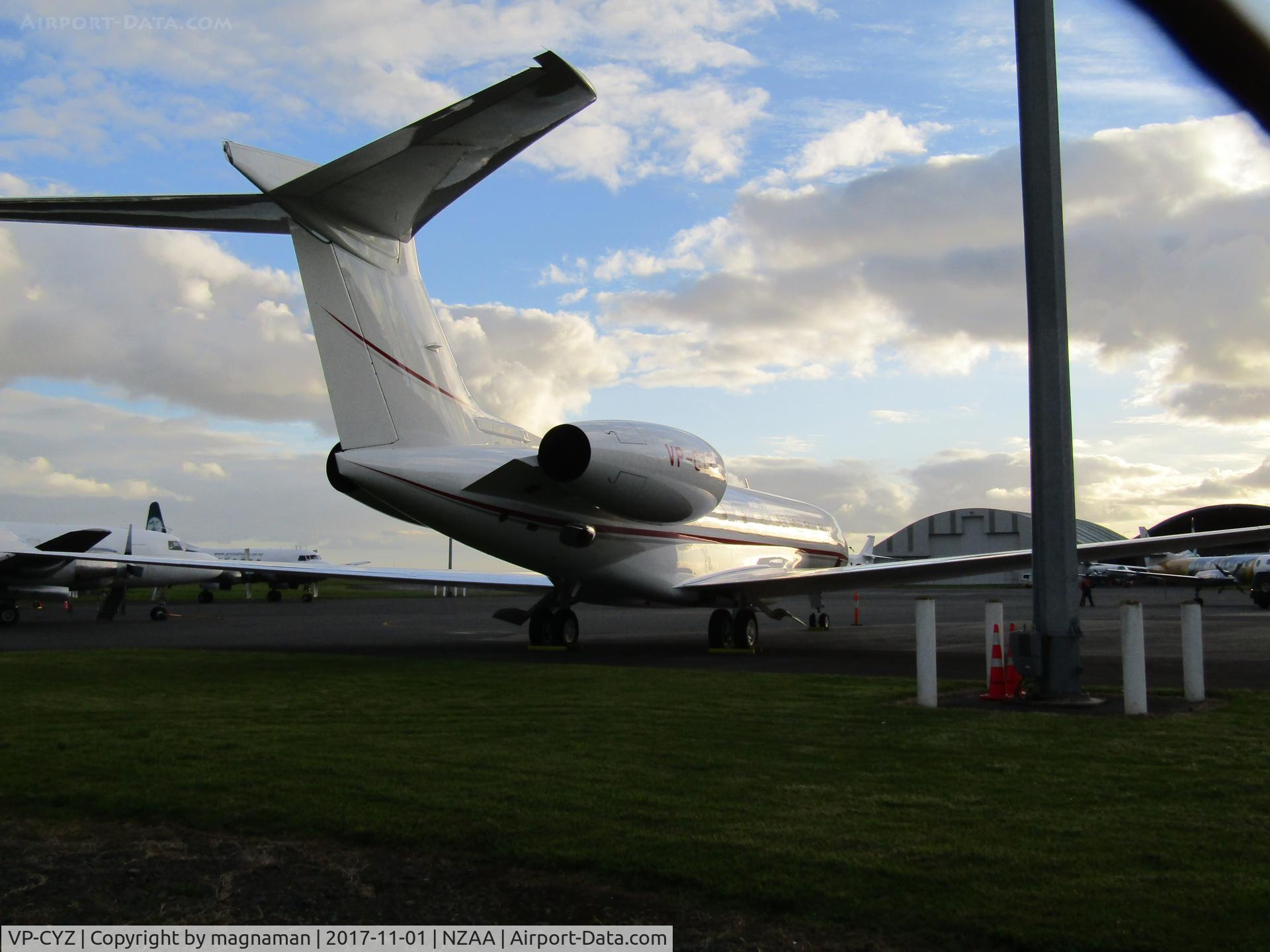 VP-CYZ, 2016 Gulfstream Aerospace G650 (G-VI) C/N 6217, annoying lamp post