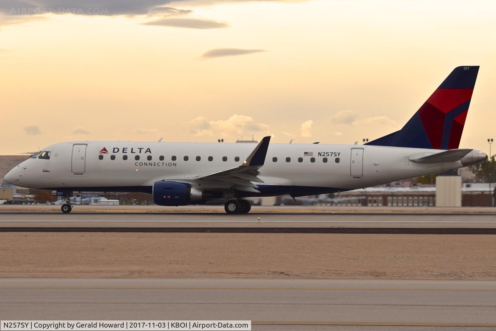 N257SY, 2017 Embraer 175LR (ERJ-170-200LR) C/N 17000648, Take off run on RWY 10L.