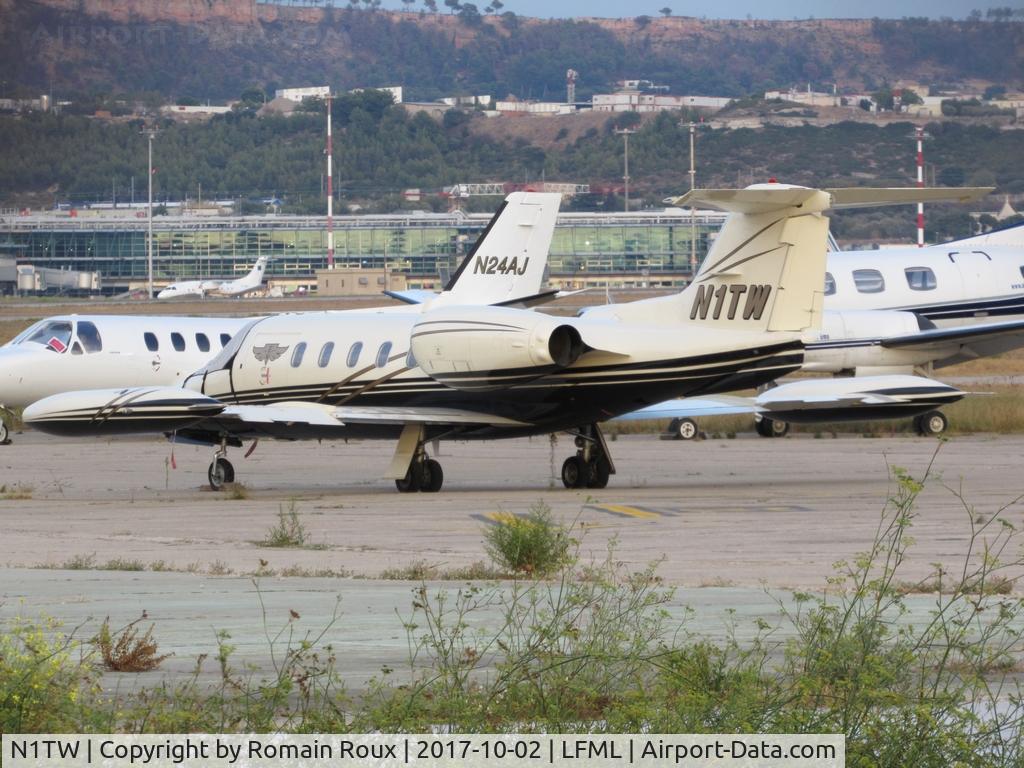 N1TW, 1982 Learjet 35A C/N 476, Parked