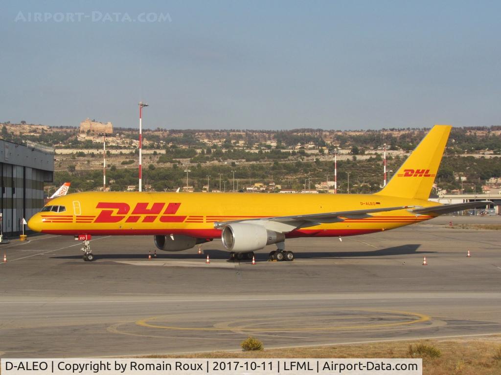 D-ALEO, 1998 Boeing 757-2Q8 C/N 29443, Parked