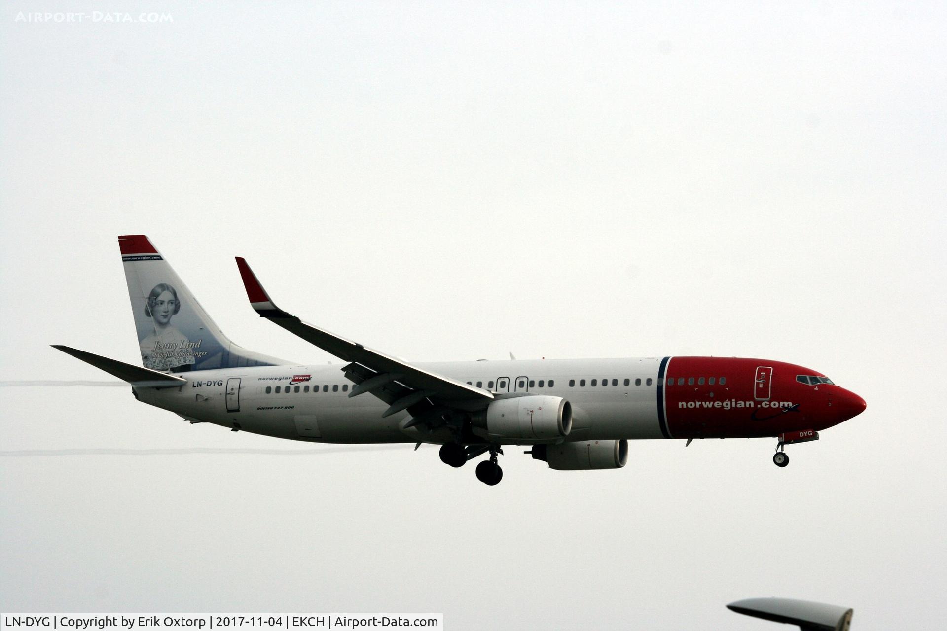 LN-DYG, 2010 Boeing 737-8JP C/N 39165, LN-DYG landing rw 22L