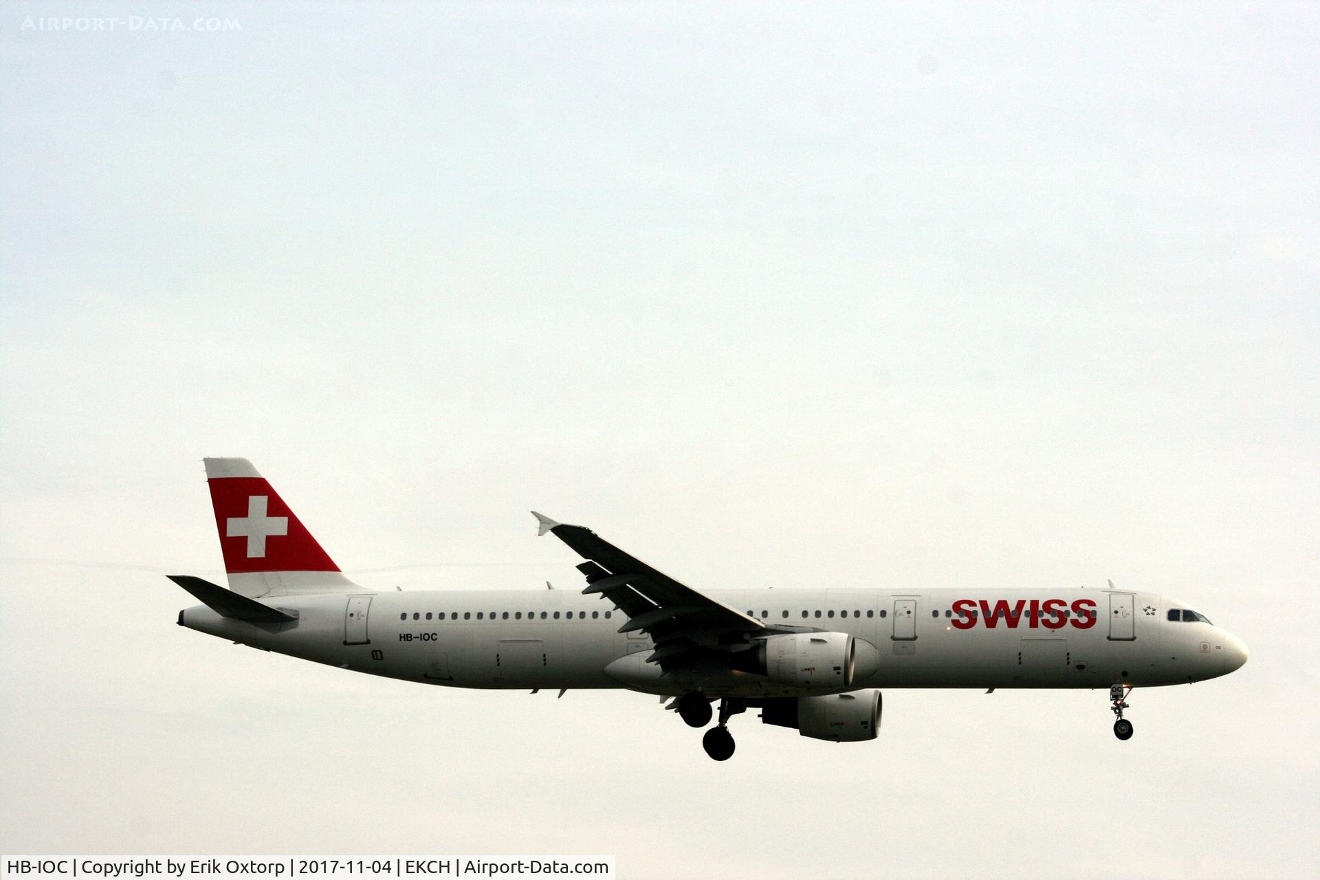 HB-IOC, 1995 Airbus A321-111 C/N 520, HB-IOC landing rw 22L