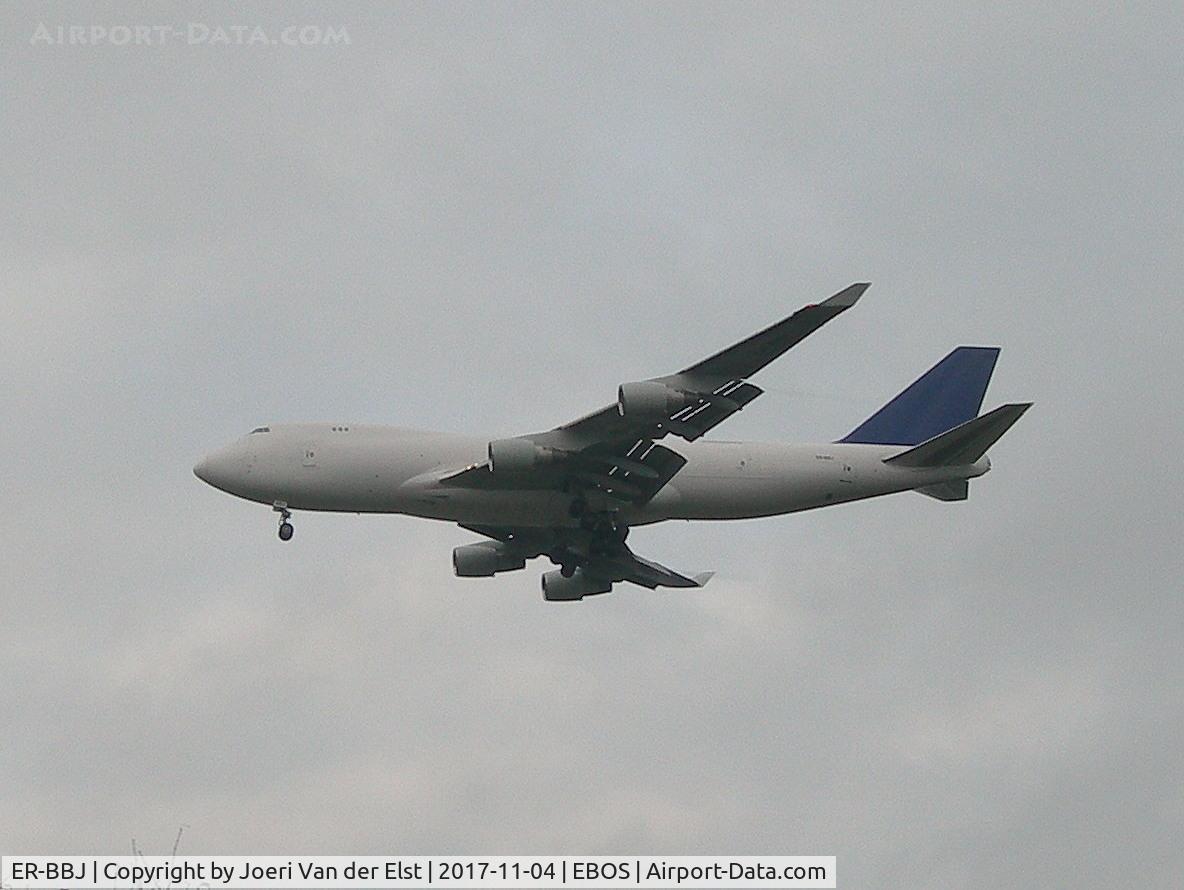 ER-BBJ, 1998 Boeing 747-412F/SCD C/N 26558, Moments before touchdown rwy 26