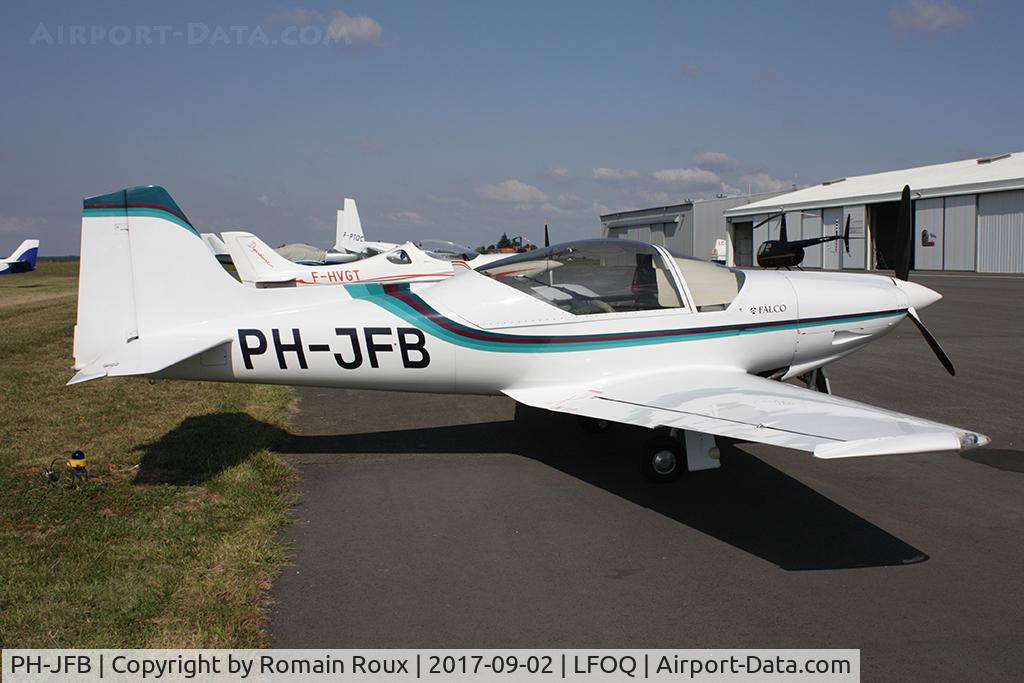 PH-JFB, 1997 Sequoia F-8L Falco C/N 1228, Parked