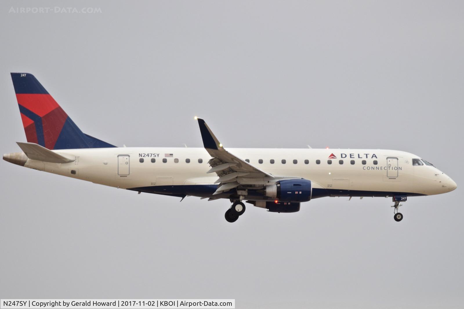 N247SY, 2016 Embraer 175LR (ERJ-170-200LR) C/N 17000608, Landing RWY 10L.