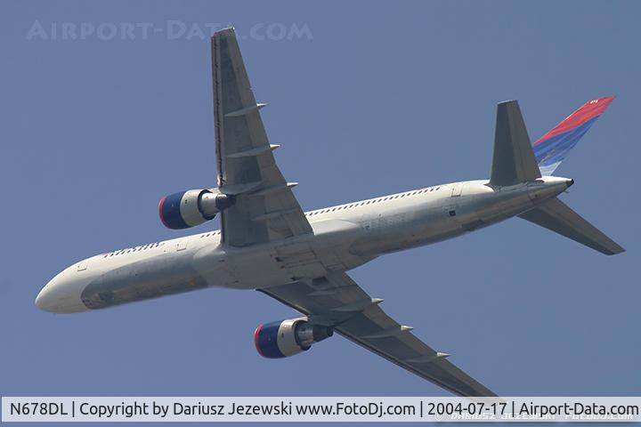 N678DL, 1998 Boeing 757-232 C/N 25983, Boeing 757-232  C/N 25983, N678DL