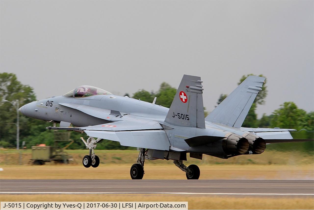 J-5015, McDonnell Douglas F/A-18C Hornet C/N 1361/SFC015, Swiss Air Force McDonnell Douglas FA-18C Hornet, Landing rwy 29, St Dizier-Robinson Air Base 113 (LFSI) Open day 2017