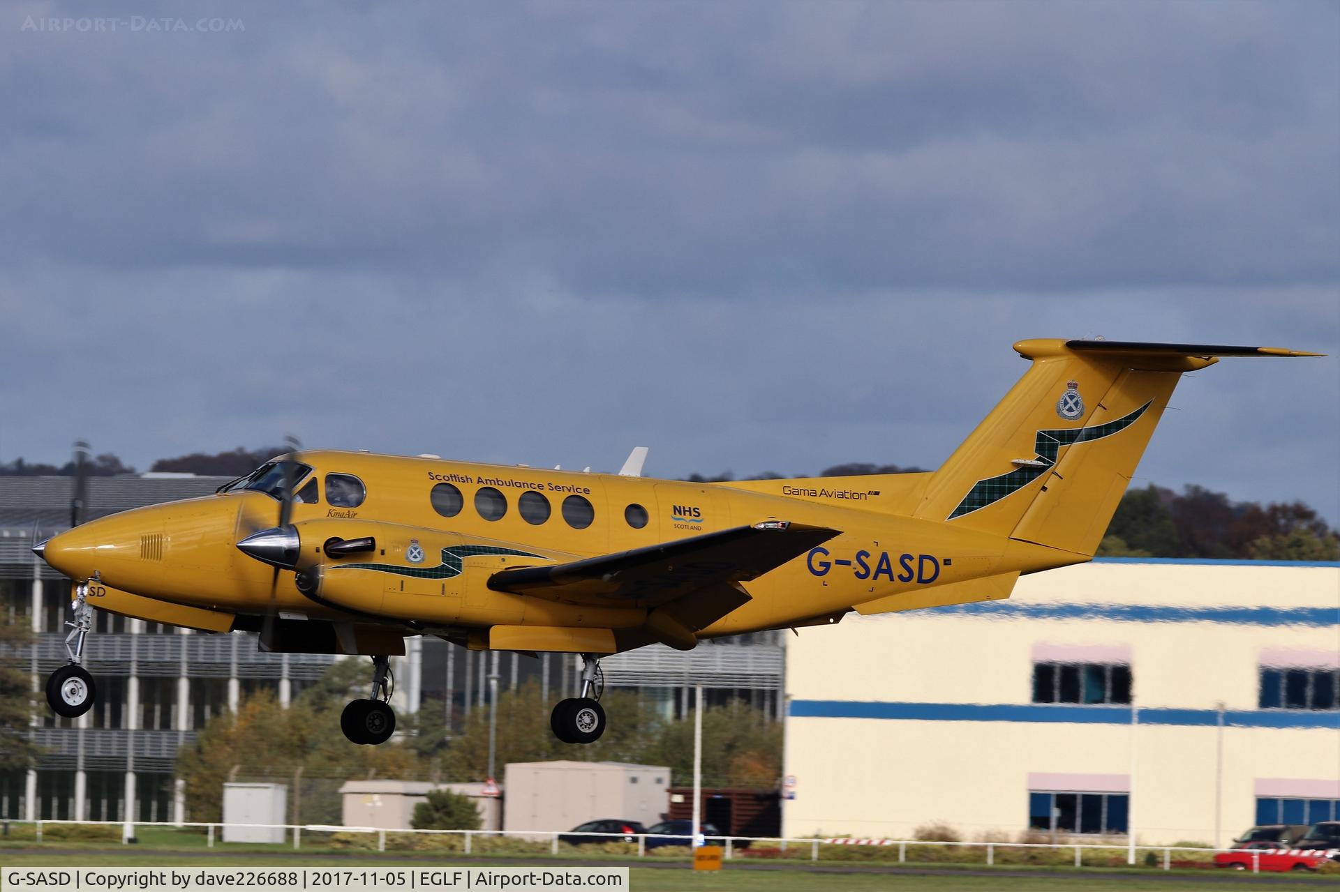 G-SASD, 2005 Beech B200C Super King Air King Air C/N BL-151, G SASD on approach to 24 at Farnborough