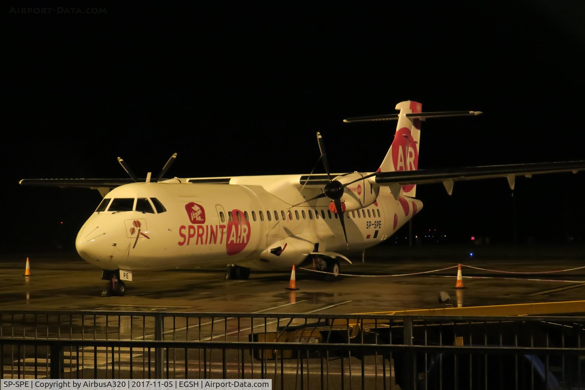 SP-SPE, 1995 ATR 72-202 C/N 441, Sprint / Vision Air night stopping on a nice damp night