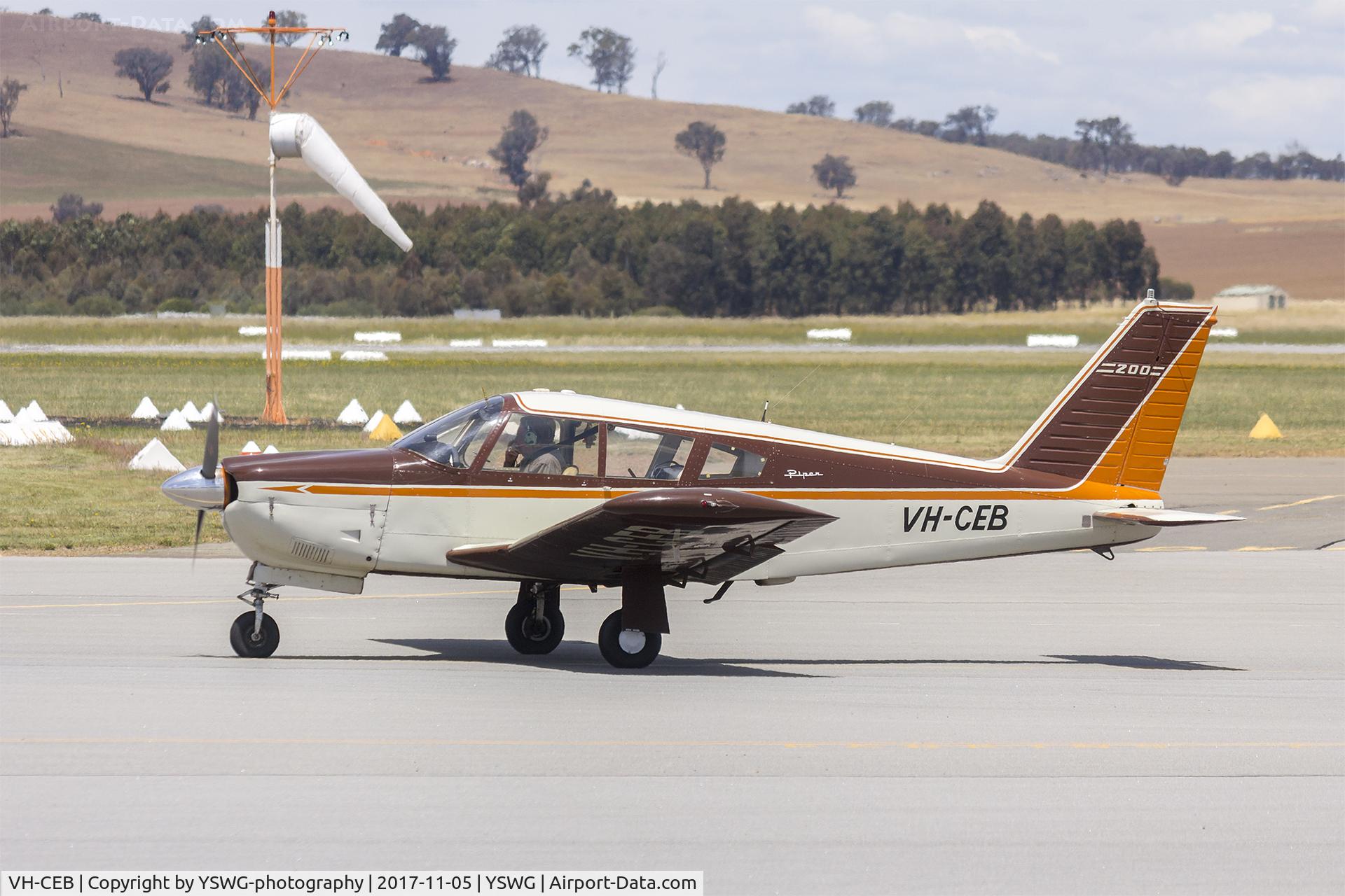 VH-CEB, 1969 Piper PA-28R-200 C/N 28R-35008, Piper PA-28R-200 Cherokee Arrow (VH-CEB) taxiing at Wagga Wagga Airport