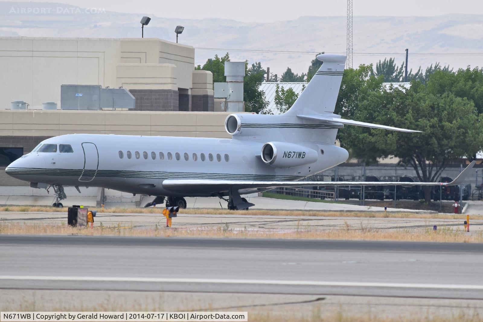 N671WB, 2008 Dassault Falcon 7X C/N 29, Taxiing out to RWY 10R.