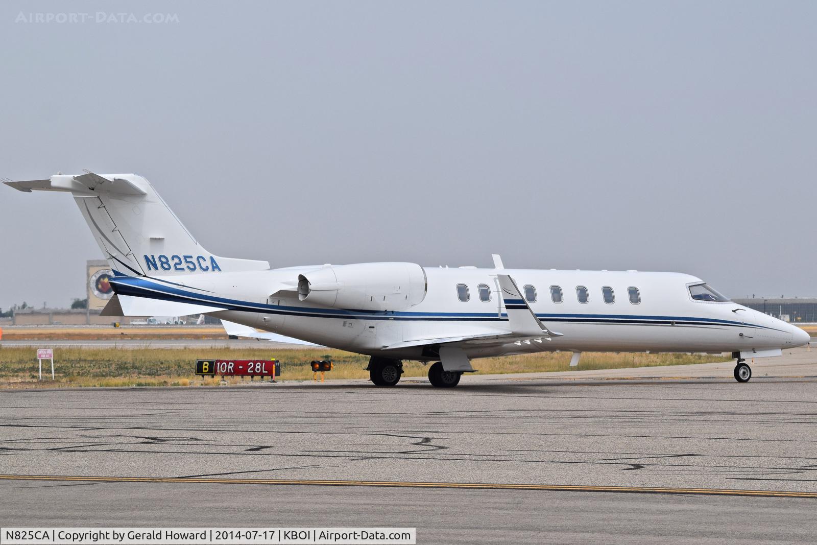 N825CA, Learjet Inc 45 C/N 220, Taxiing to TWY 10R.