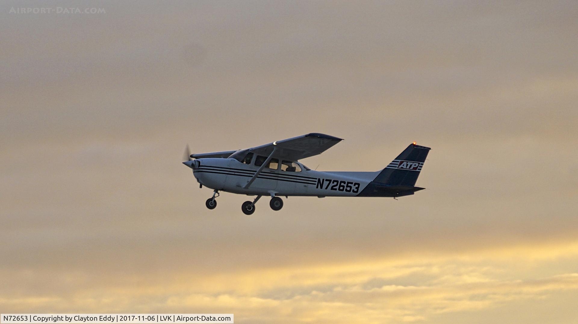 N72653, 1999 Cessna 172R C/N 17280807, Livermore Airport California 2017.