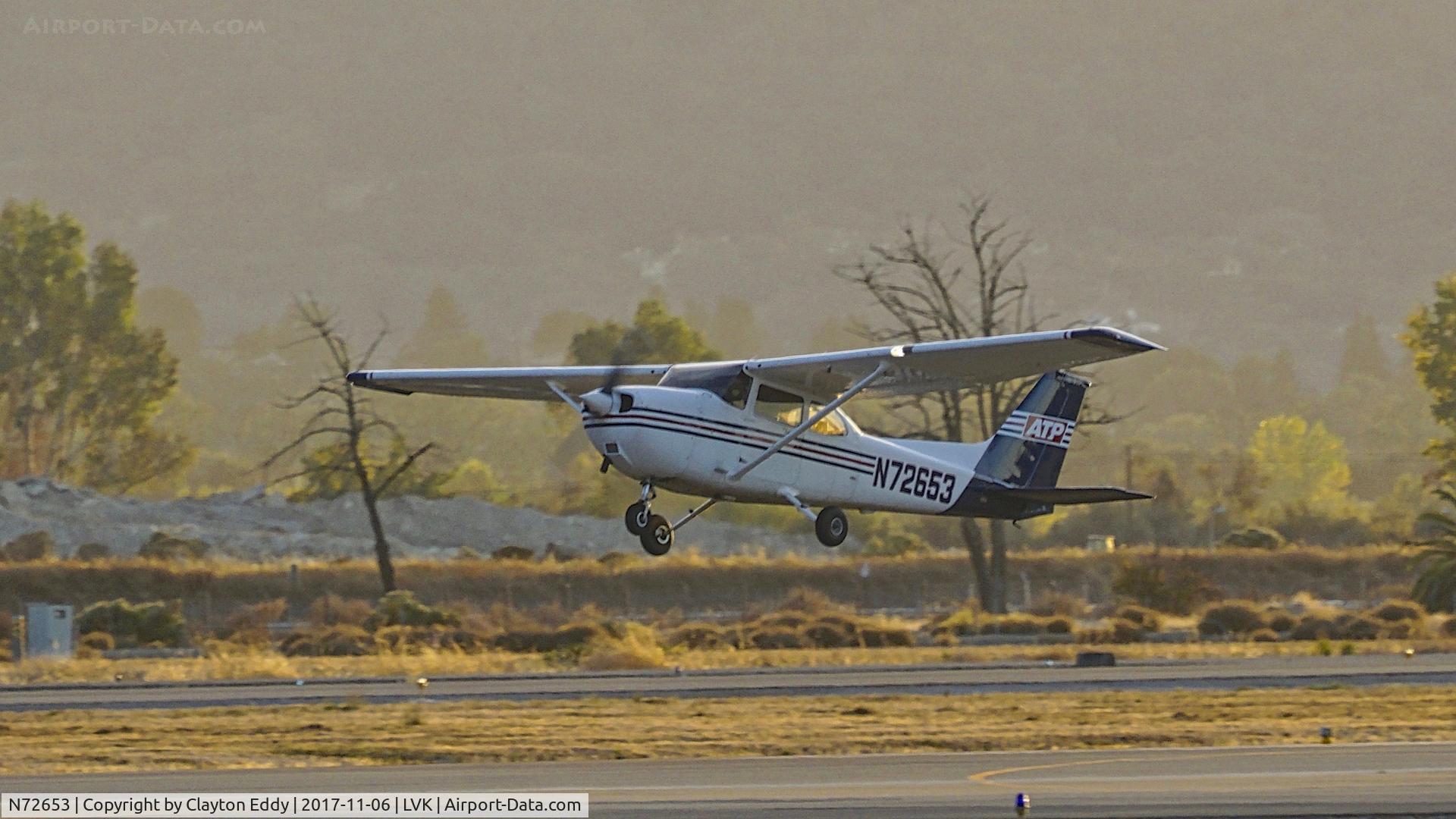 N72653, 1999 Cessna 172R C/N 17280807, Livermore Airport California 2017.