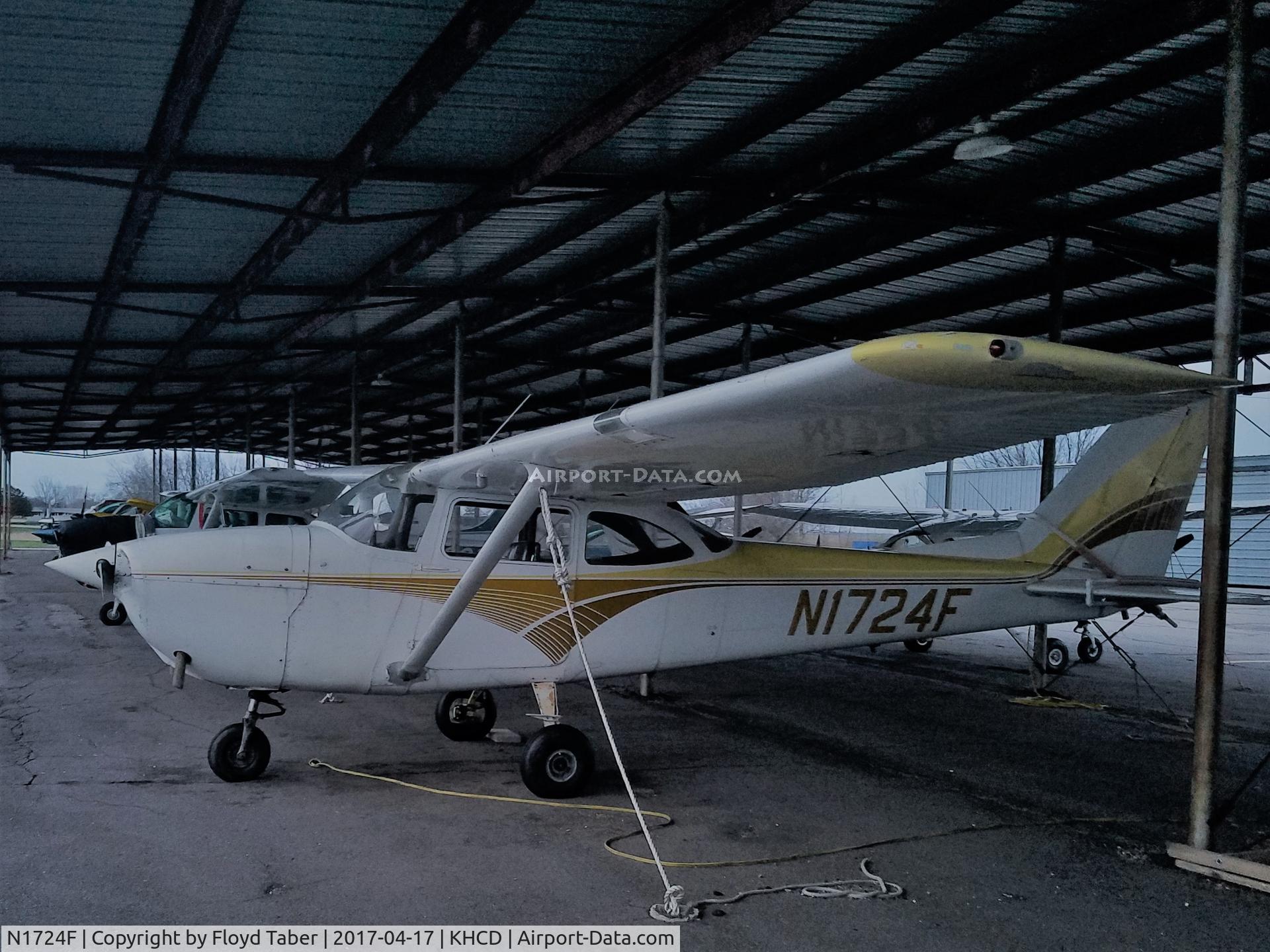 N1724F, 1966 Cessna 172H C/N 17255119, in Hutchinson MN