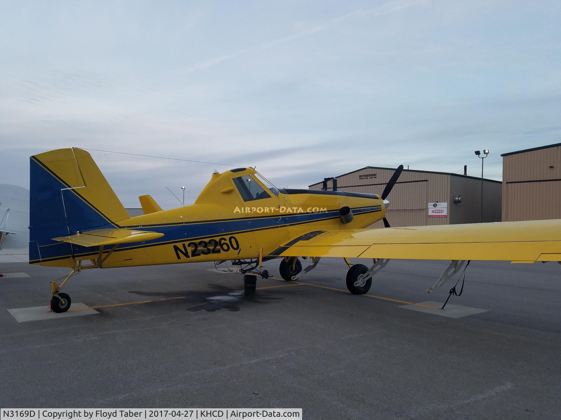 N3169D, 1984 Air Tractor Inc AT-301 C/N 301-0569, Sitting outside at Hutchinson MN