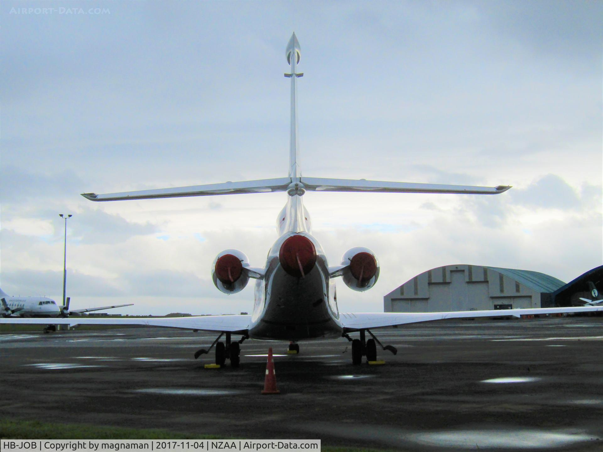 HB-JOB, 2009 Dassault Falcon 7X C/N 080, all covered up
