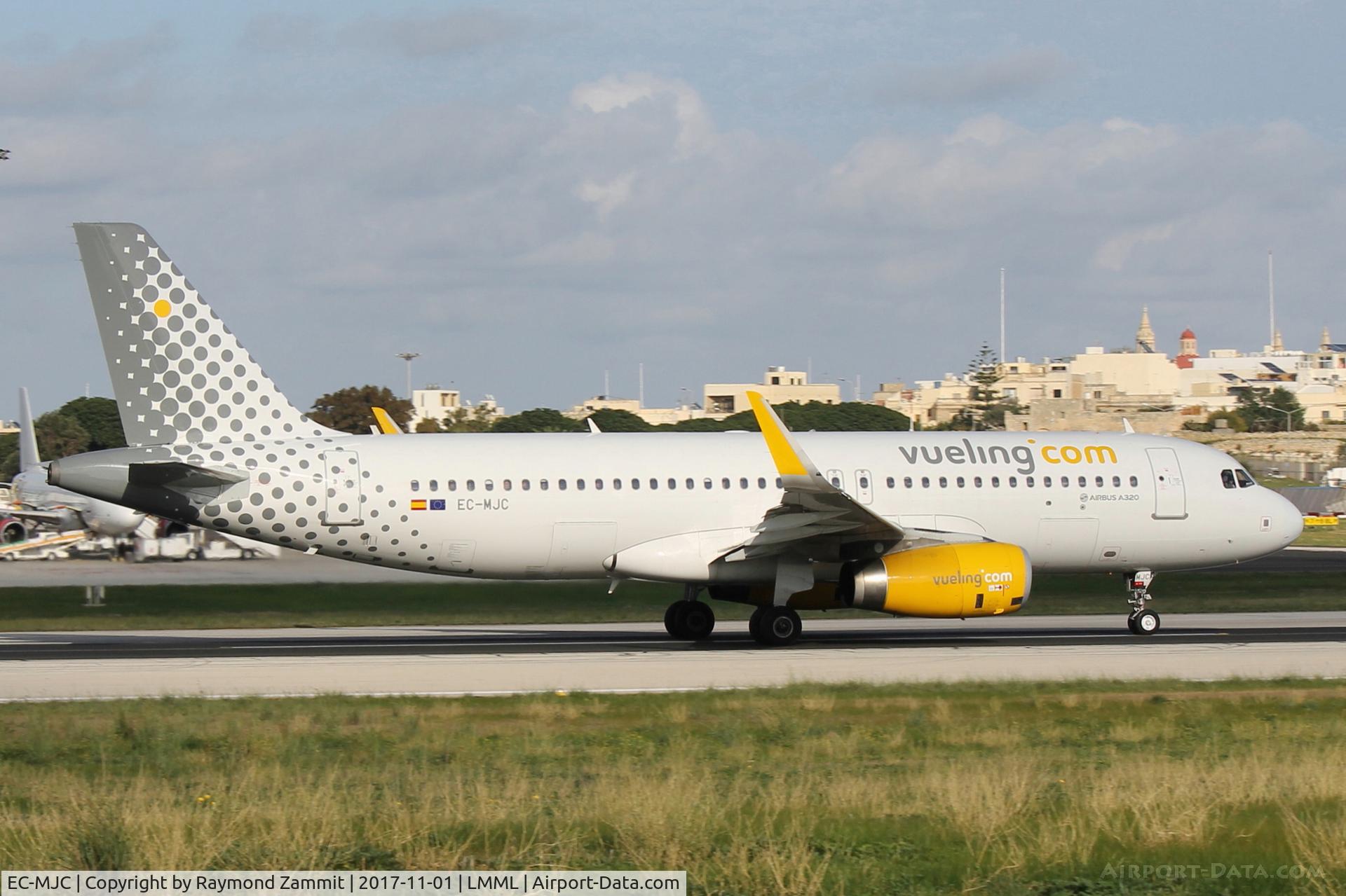 EC-MJC, 2015 Airbus A320-232 C/N 6841, A320 EC-MJC Vueling
