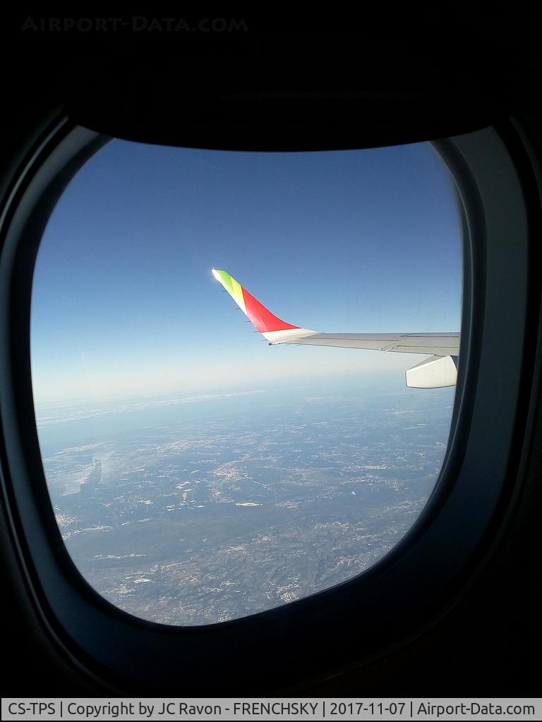 CS-TPS, 2011 Embraer 190LR (ERJ-190-100LR) C/N 19000493, overflying Spain TAP462 LIS/BOD