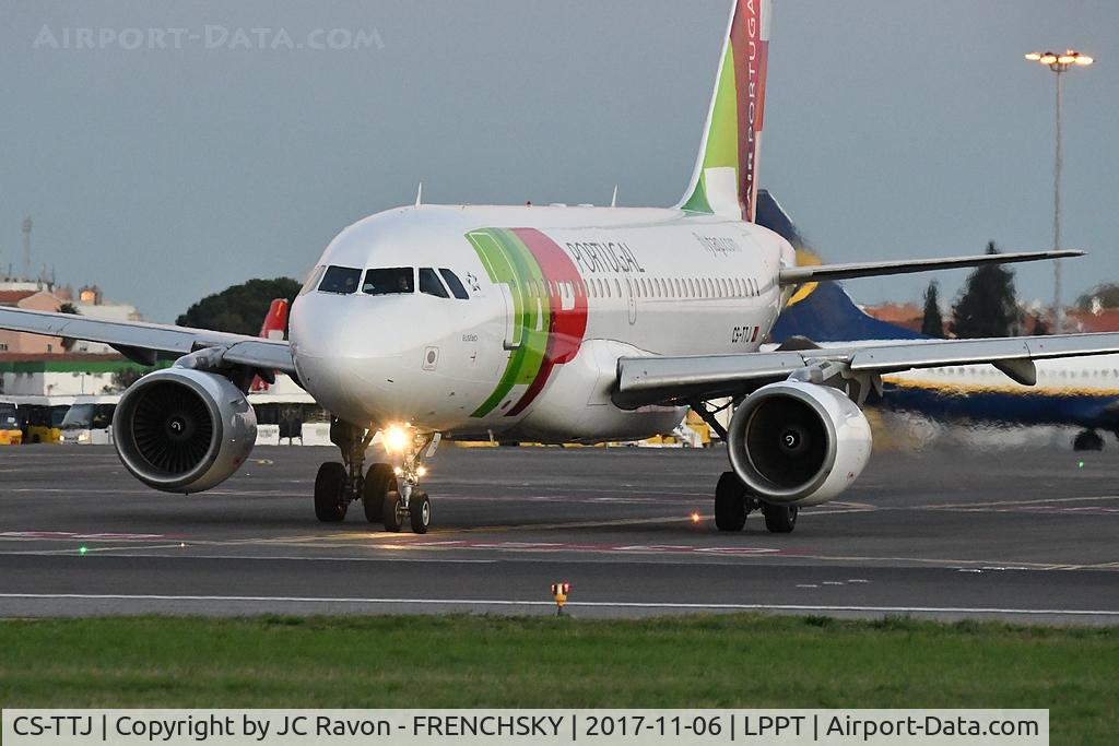CS-TTJ, 1999 Airbus A319-111 C/N 979, Holding point runway 03 TAP Air Portugal 1046 ready to departure to Barcelona (BCN)