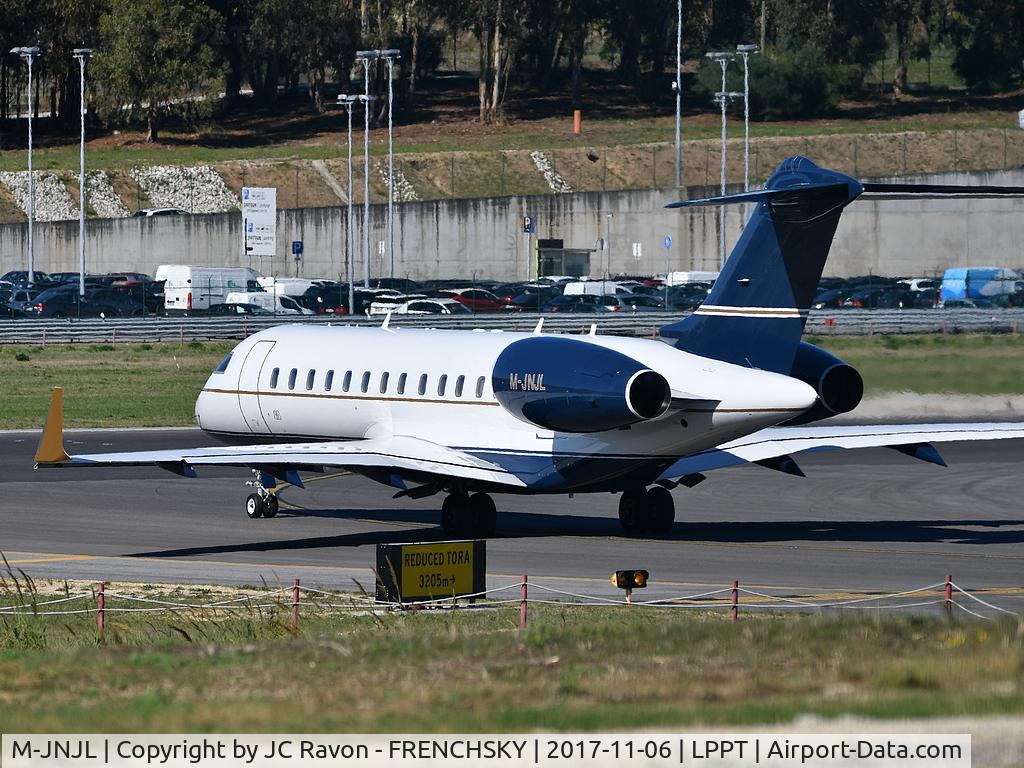 M-JNJL, 2000 Bombardier BD-700-1A10 Global Express C/N 9046, Global Thirteen Worldwide Resources ready to runway 03 and take off to Marseille