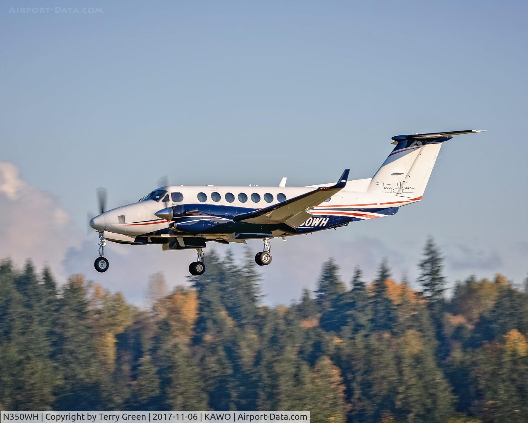 N350WH, Raytheon Aircraft Company B300 C/N FL-394, KAWO