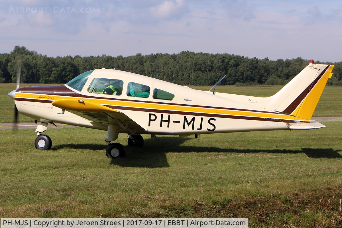 PH-MJS, Beechcraft A23A C/N M-1077, ebbt