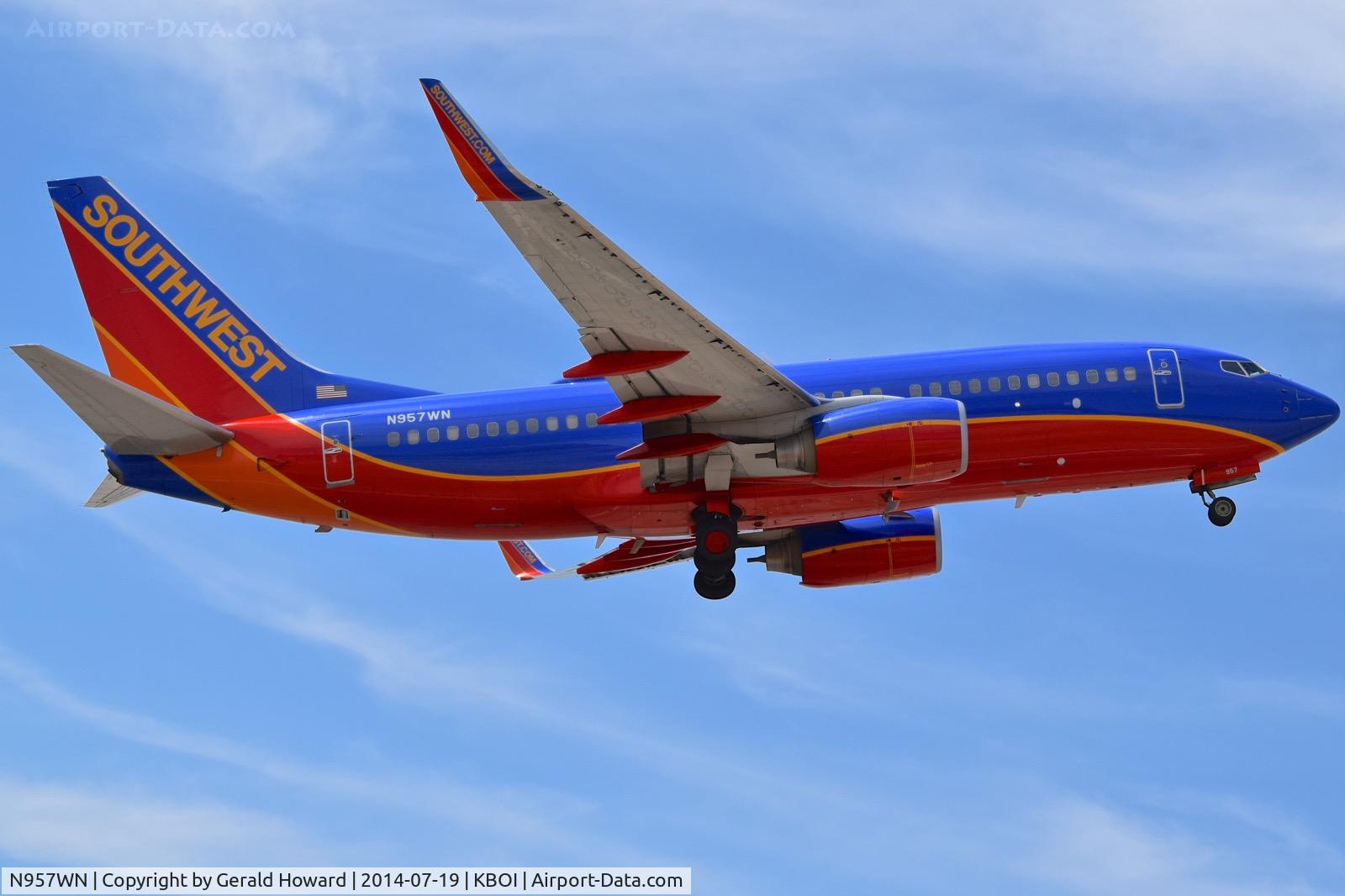 N957WN, 2011 Boeing 737-7H4 C/N 41528, Departing BOI.