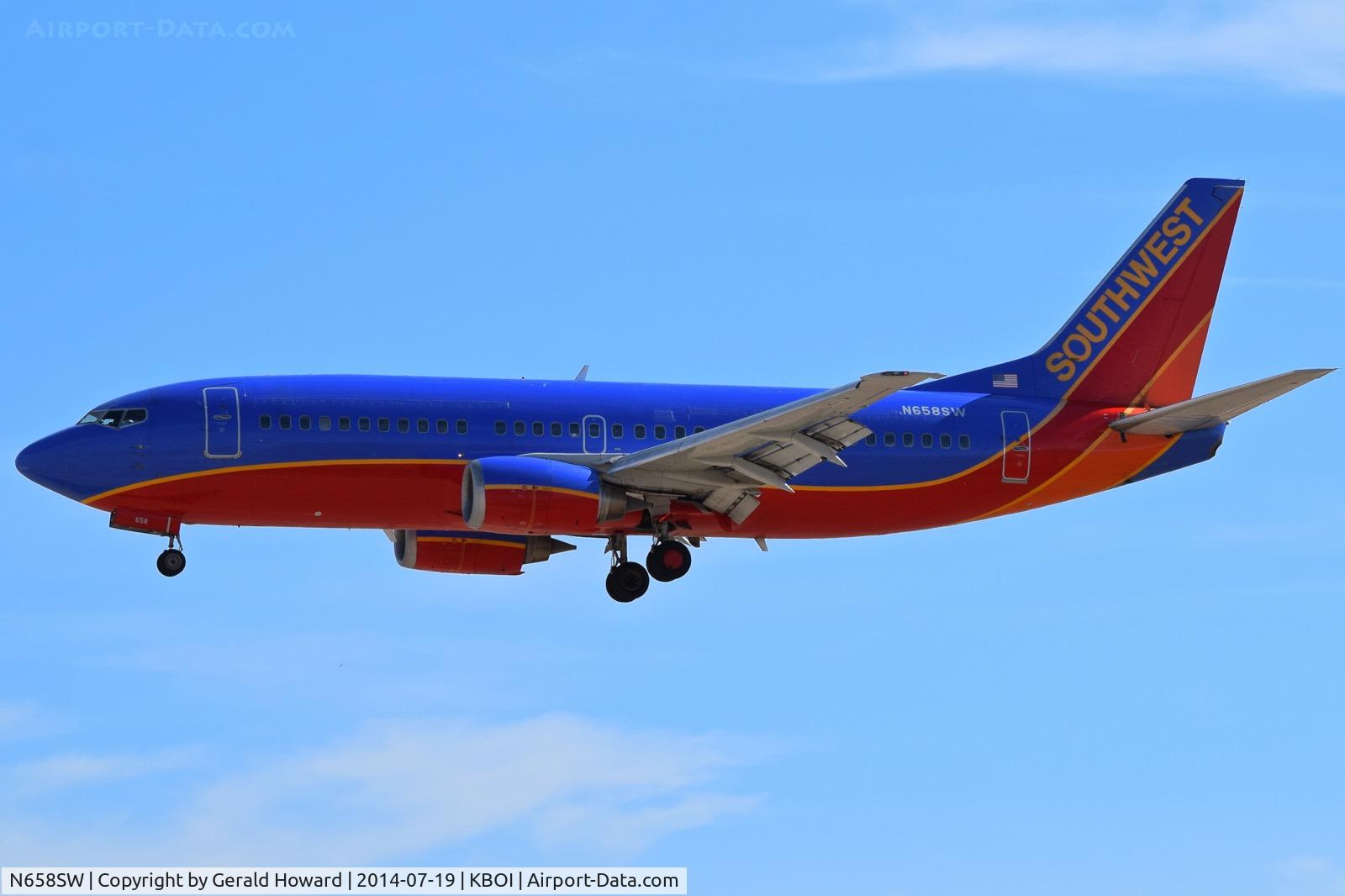 N658SW, 1985 Boeing 737-3L9 C/N 23332, Landing approach to RWY 28L.