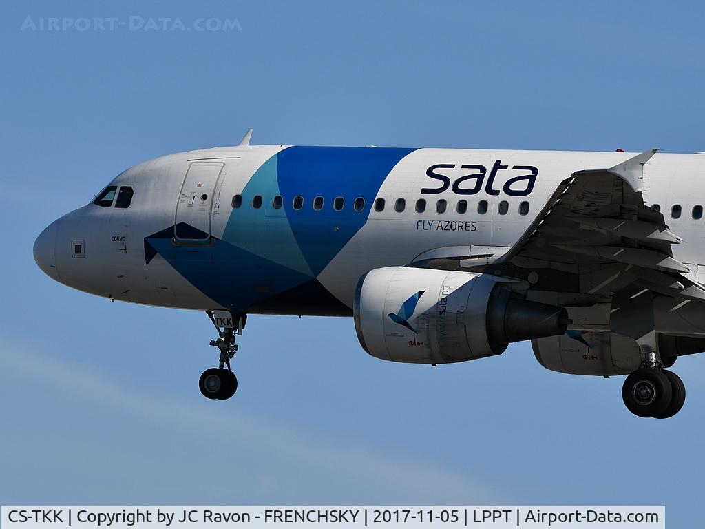 CS-TKK, 2005 Airbus A320-214 C/N 2390, Azores Airlines S4150 from Horta landing runway 03