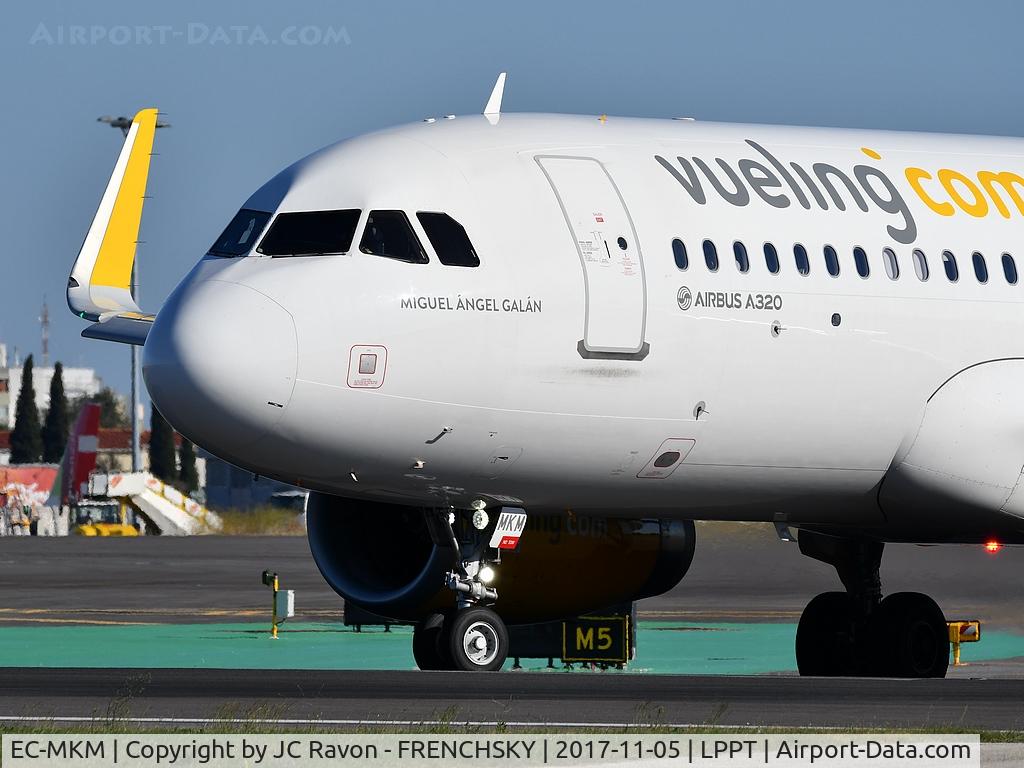 EC-MKM, 2016 Airbus A320-232 C/N 7017, Vueling VY8413 departure to Amsterdam (AMS)