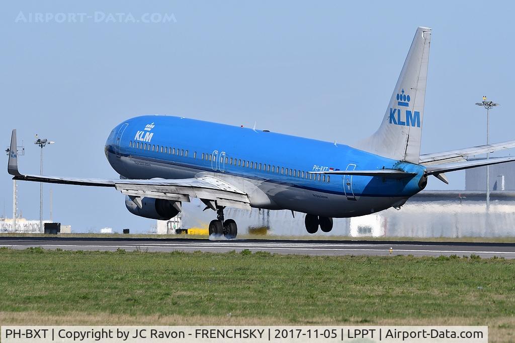 PH-BXT, 2004 Boeing 737-9K2 C/N 32944, KL1693 landing runway 03 from Amsterdam