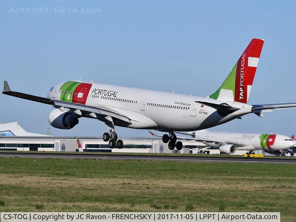 CS-TOG, 1999 Airbus A330-223 C/N 312, TAP Air Portugal 8 from Natal (NAT) landing runway 03