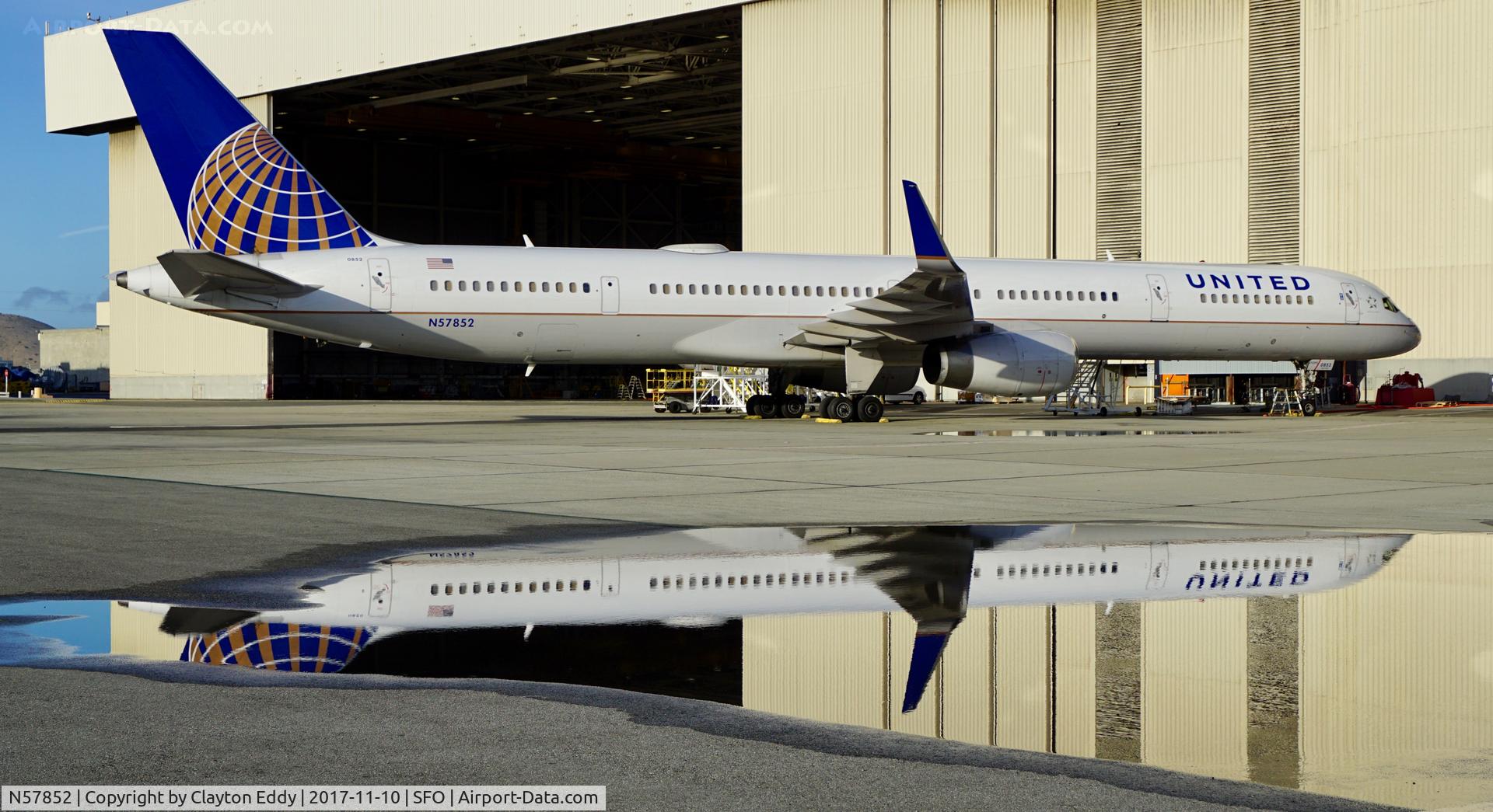 N57852, 2001 Boeing 757-324 C/N 32811, SFO 2017.