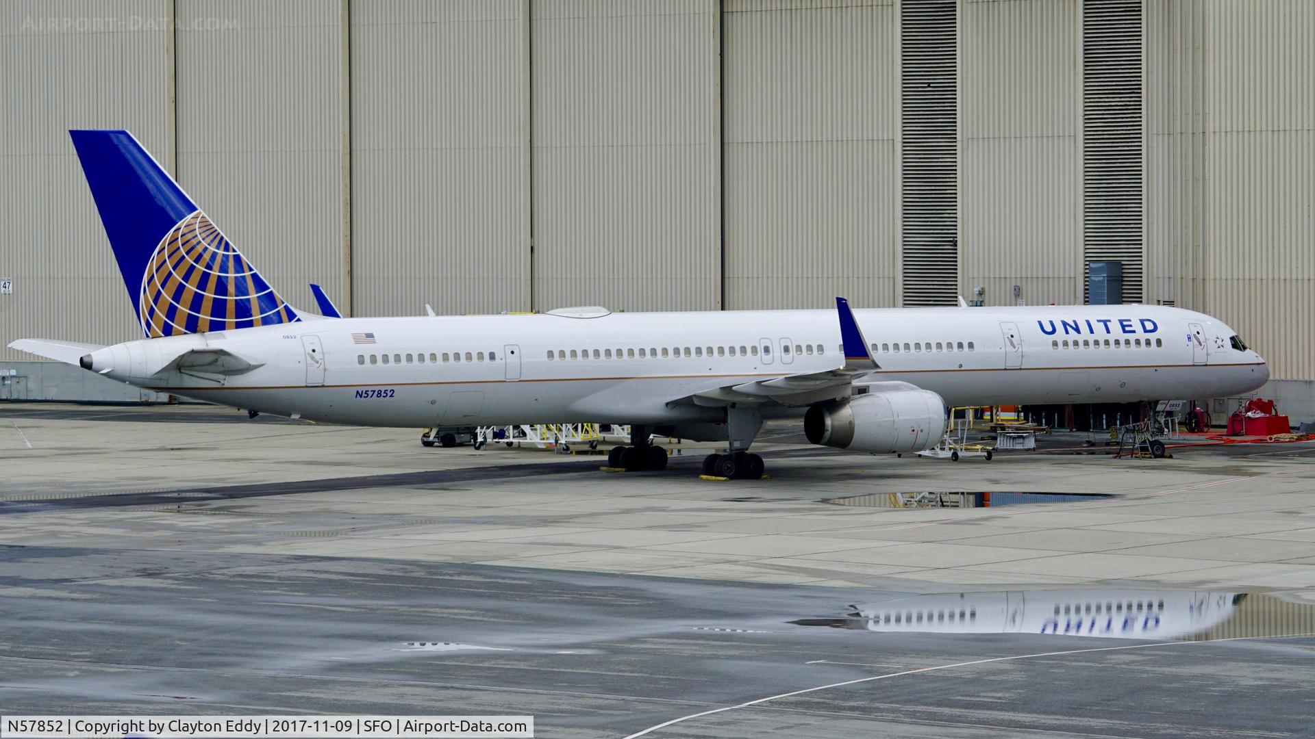 N57852, 2001 Boeing 757-324 C/N 32811, SFO 2017.