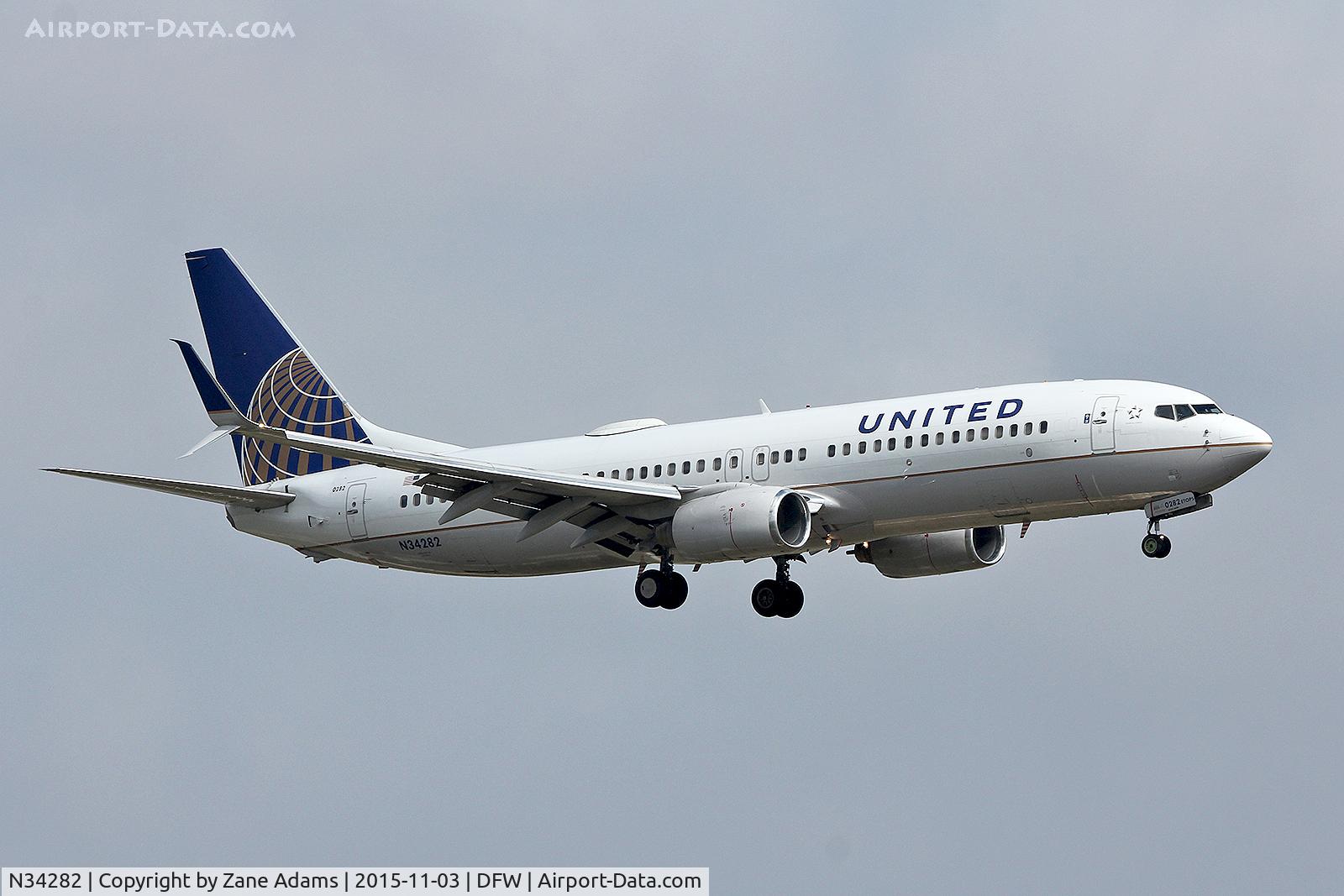 N34282, 2004 Boeing 737-824 C/N 31634, Arriving at DFW Airport