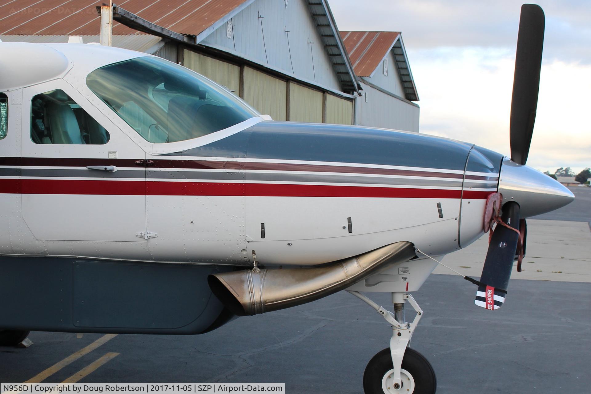 N956D, 2004 Cessna 208B C/N 208B1056, 2004 Cessna 208B TURBO CARAVAN, P&W(C)PT6-14A 675 sHp, large turbo exhaust pipe