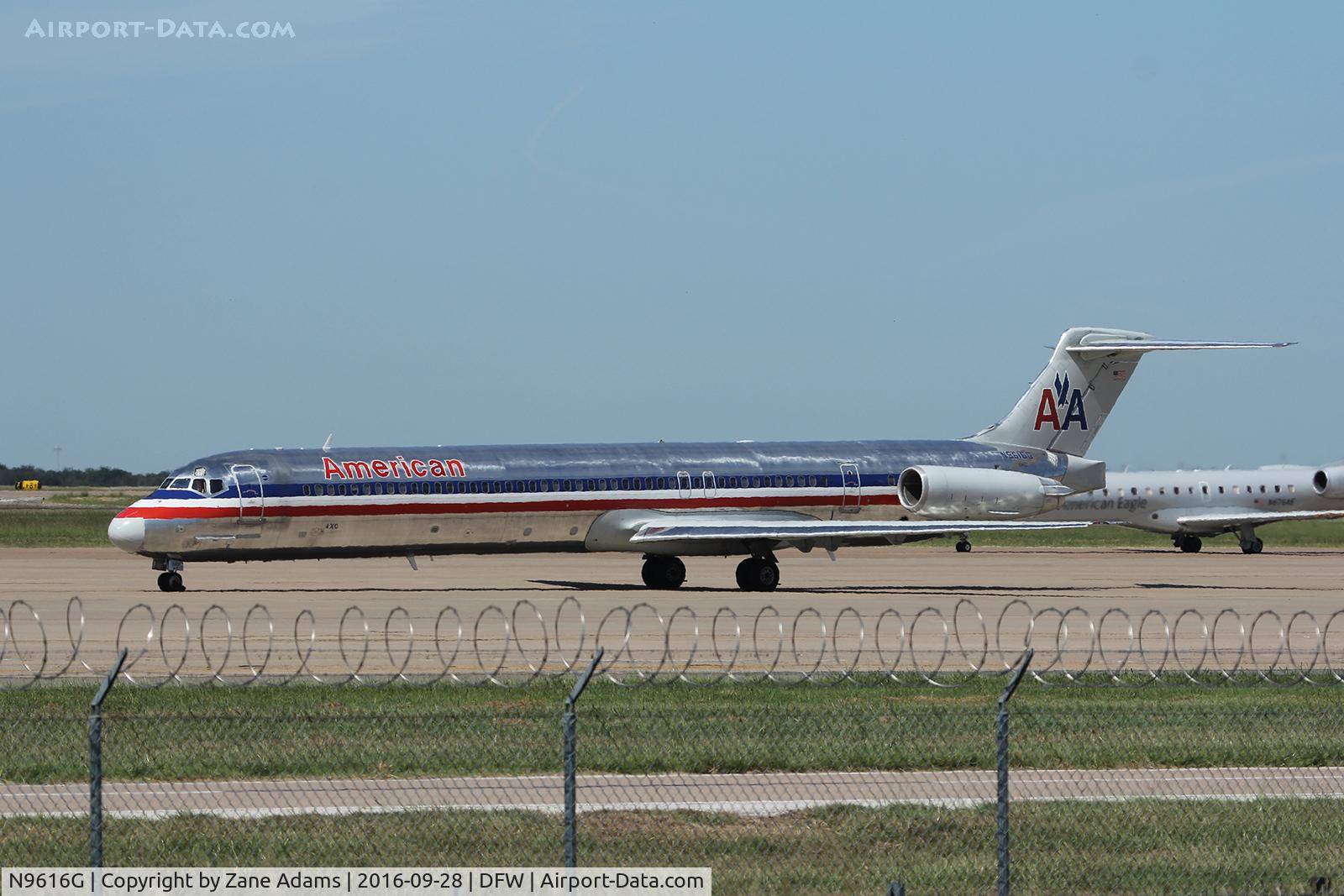 N9616G, 1997 McDonnell Douglas MD-83 (DC-9-83) C/N 53563, Arriving at DFW Airport