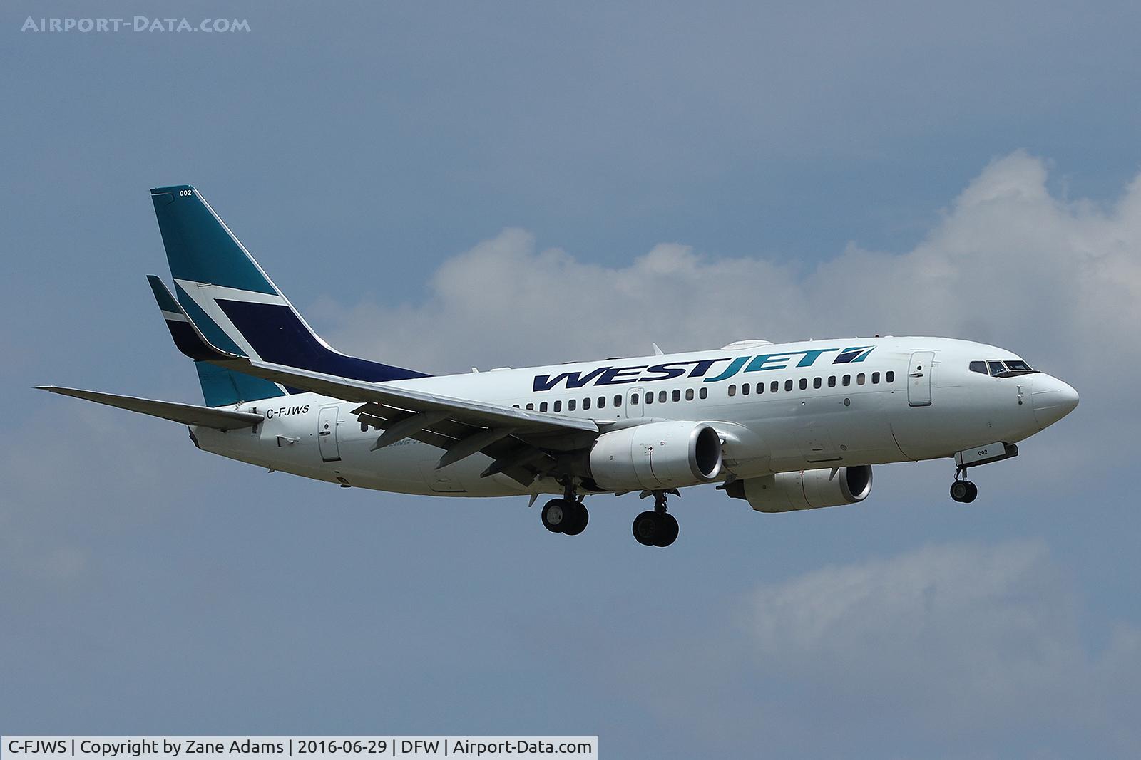 C-FJWS, 2001 Boeing 737-76N C/N 28651, Arriving at DFW Airport