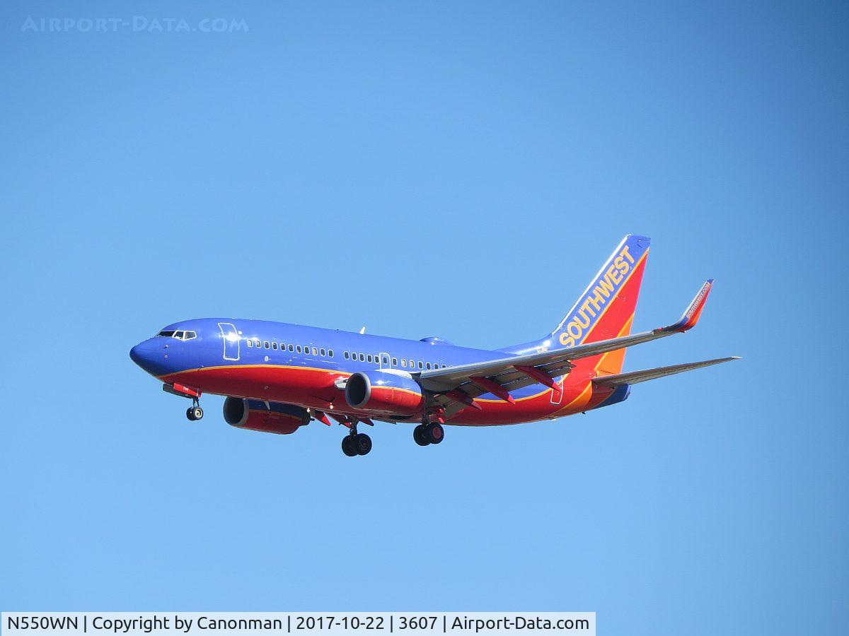 N550WN, 2001 Boeing 737-76Q C/N 30279, Landing