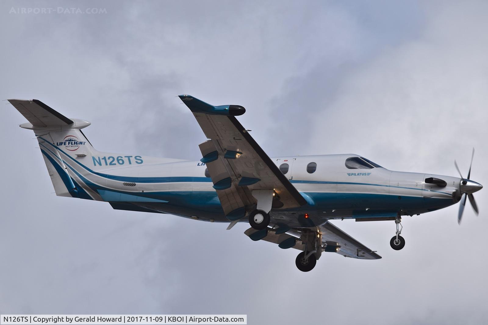 N126TS, 2009 Pilatus PC-12/47E C/N 1111, Landing RWY 10R.
