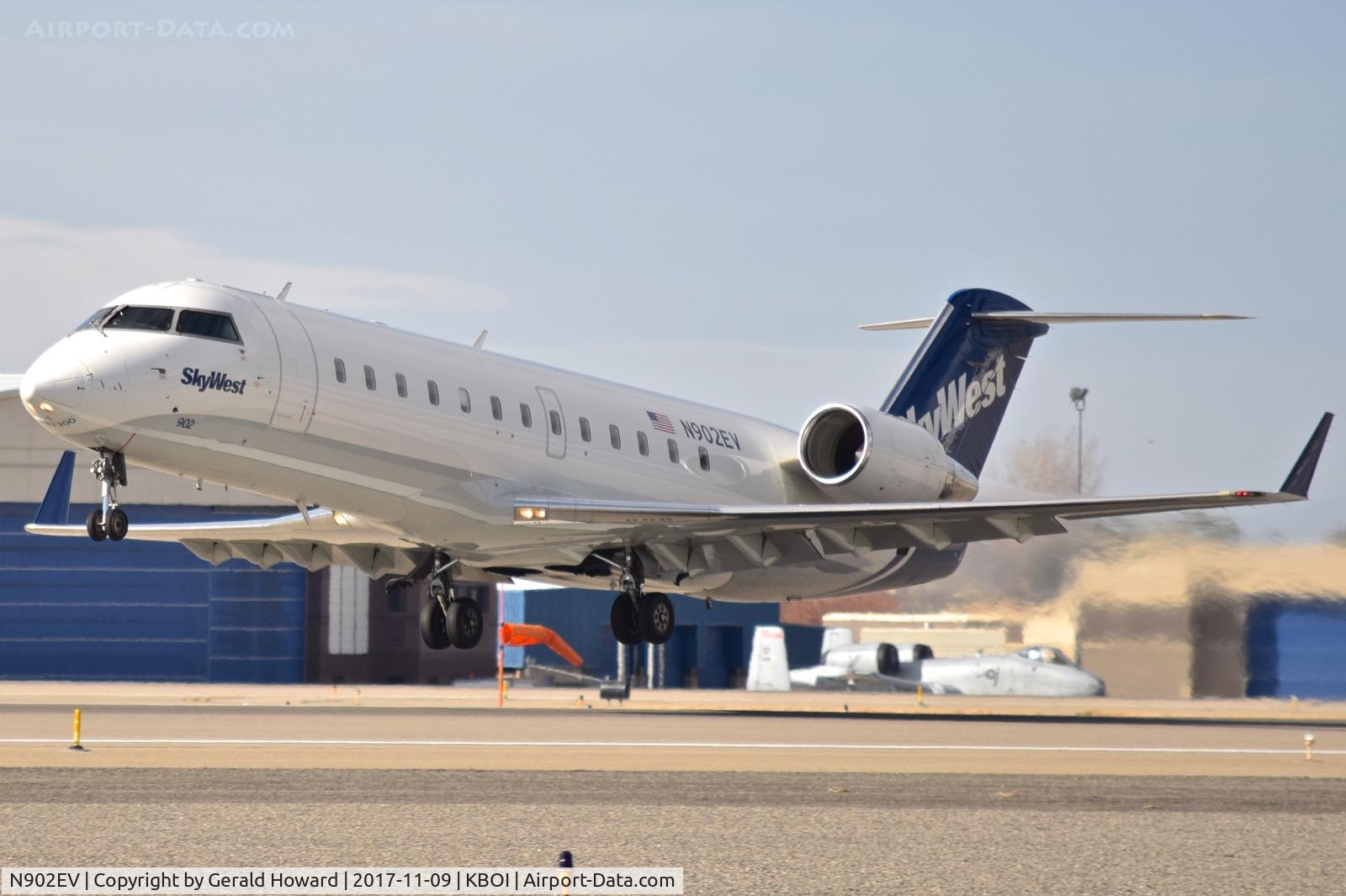 N902EV, 2002 Bombardier CRJ-200ER (CL-600-2B19) C/N 7620, Take off from RWY 10L.