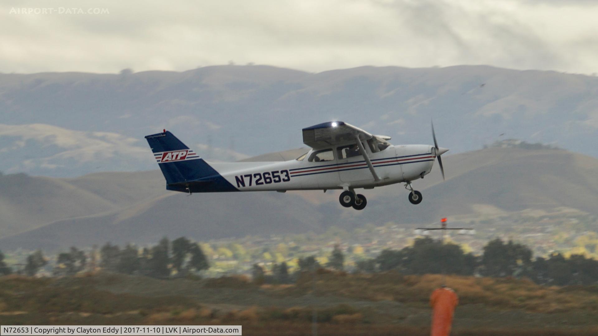 N72653, 1999 Cessna 172R C/N 17280807, Livermore Airport California 2017.
