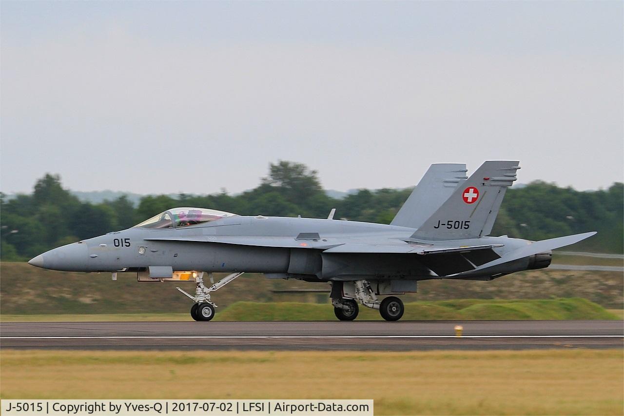 J-5015, McDonnell Douglas F/A-18C Hornet C/N 1361/SFC015, Swiss Air Force McDonnell Douglas FA-18C Hornet, Landing rwy 29, St Dizier-Robinson Air Base 113 (LFSI) Open day 2017