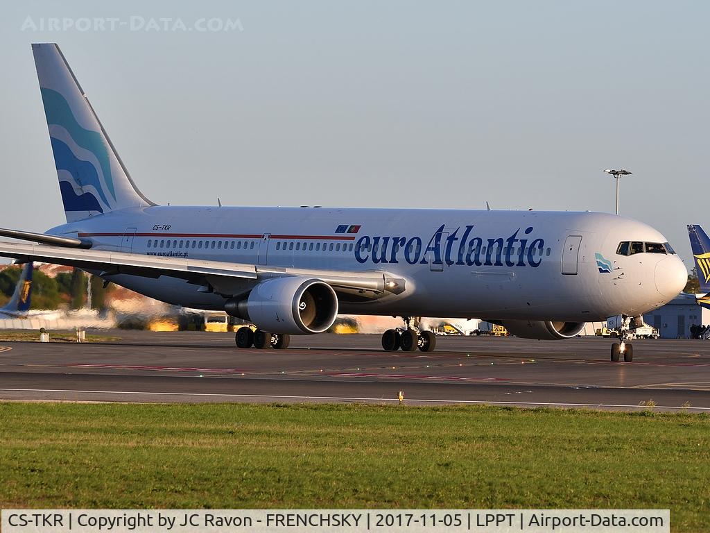 CS-TKR, 2001 Boeing 767-36N/ER C/N 30854, EuroAtlantic Airways TP2615 departure to Caracas (CCS)