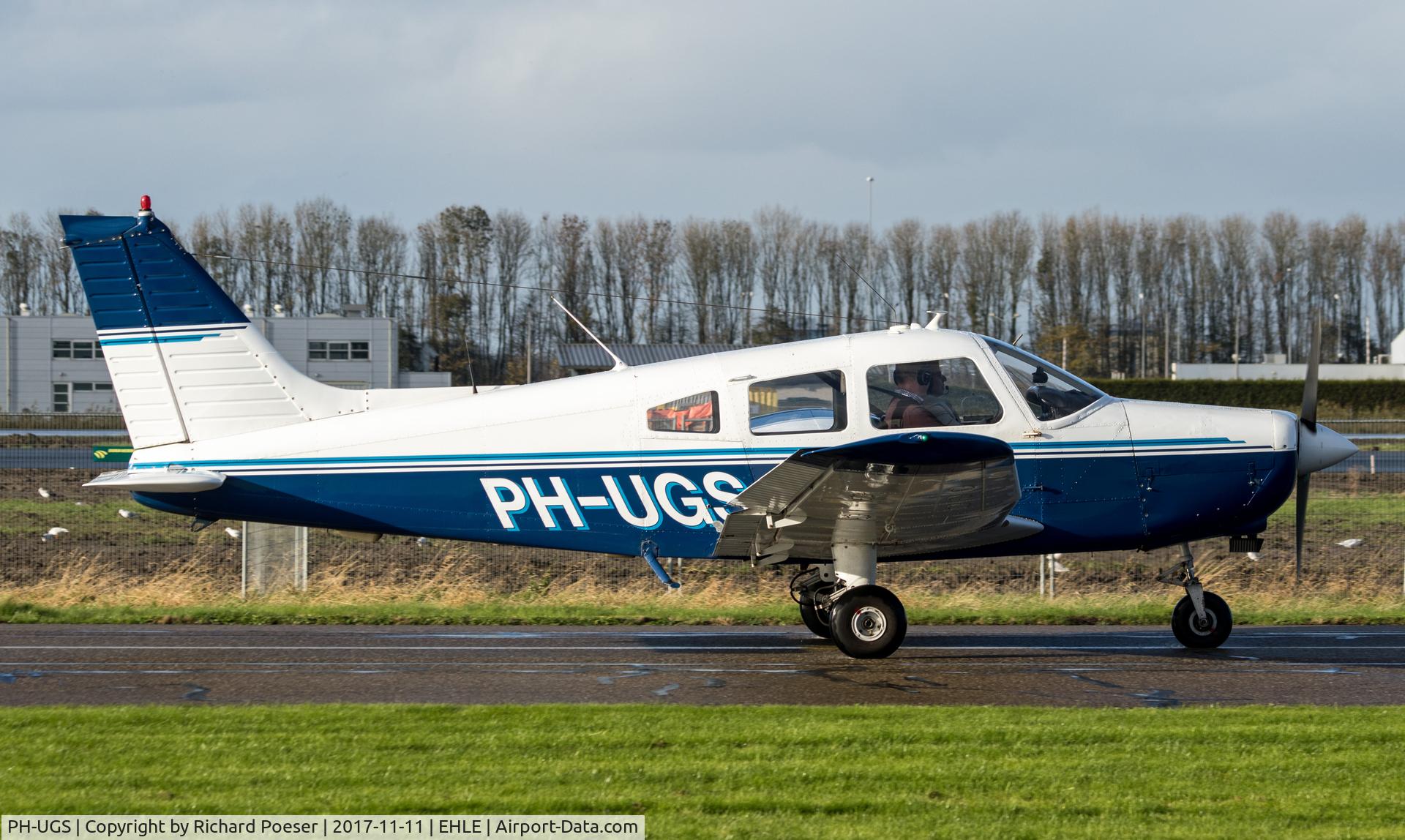 PH-UGS, 1979 Piper PA-28-161 C/N 28-7916340, Lelystad