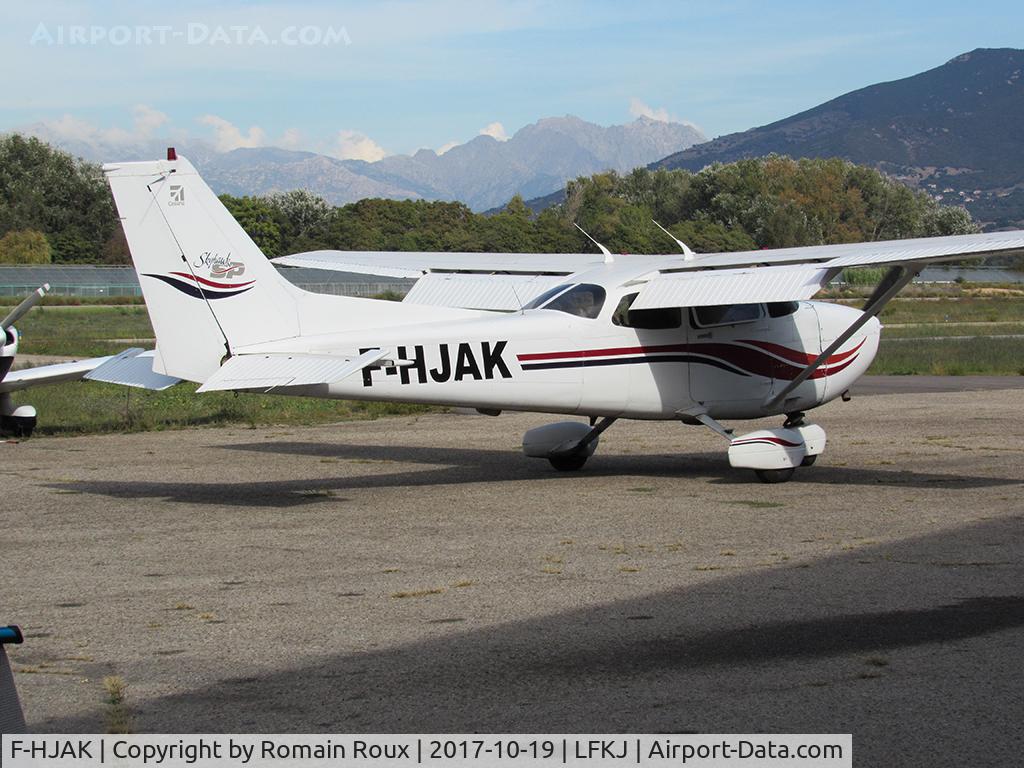 F-HJAK, 1999 Cessna 172S Skyhawk SP C/N 172S8258, Taxiing