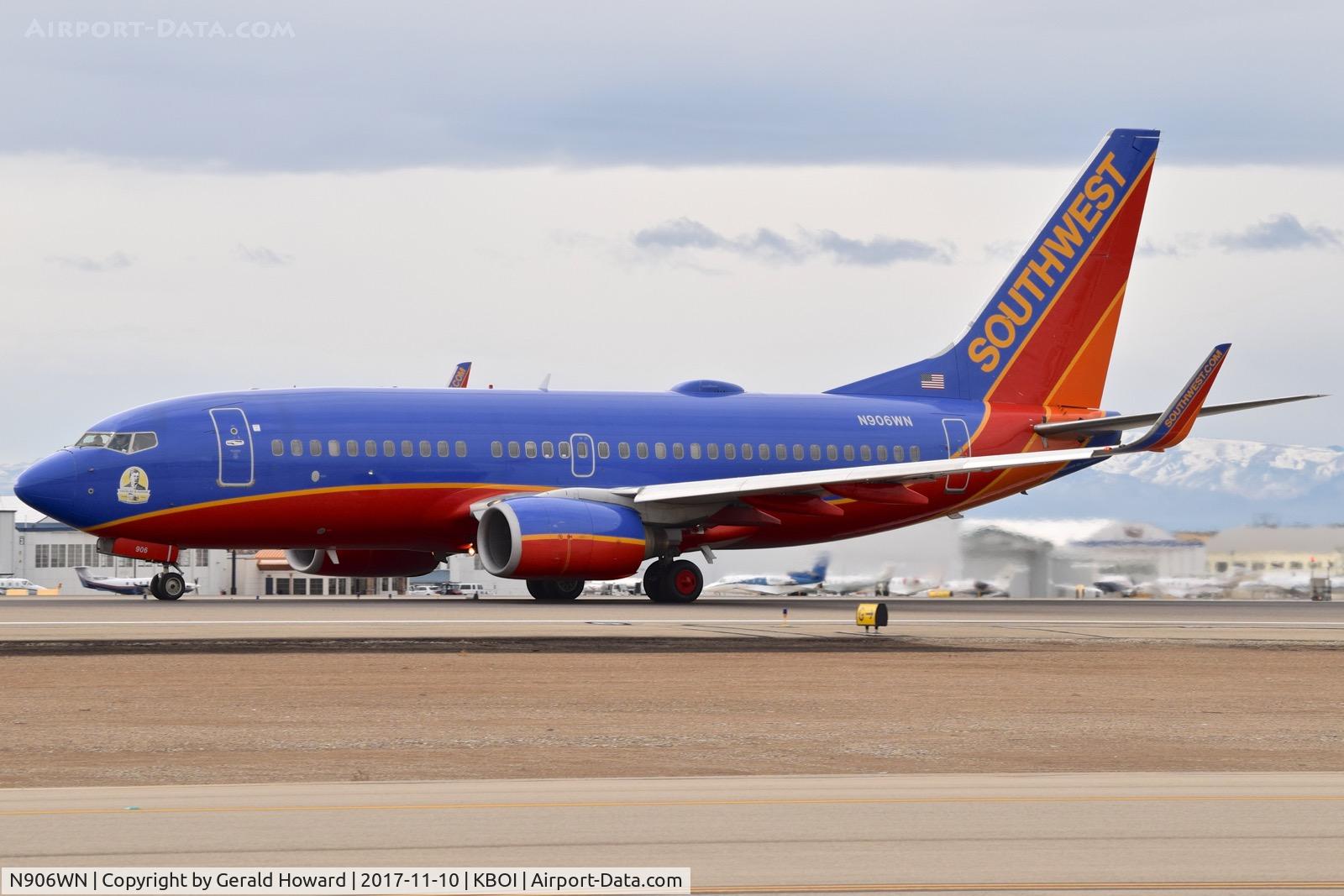 N906WN, 2008 Boeing 737-7H4 C/N 36887, Take off roll on RWY 10L.