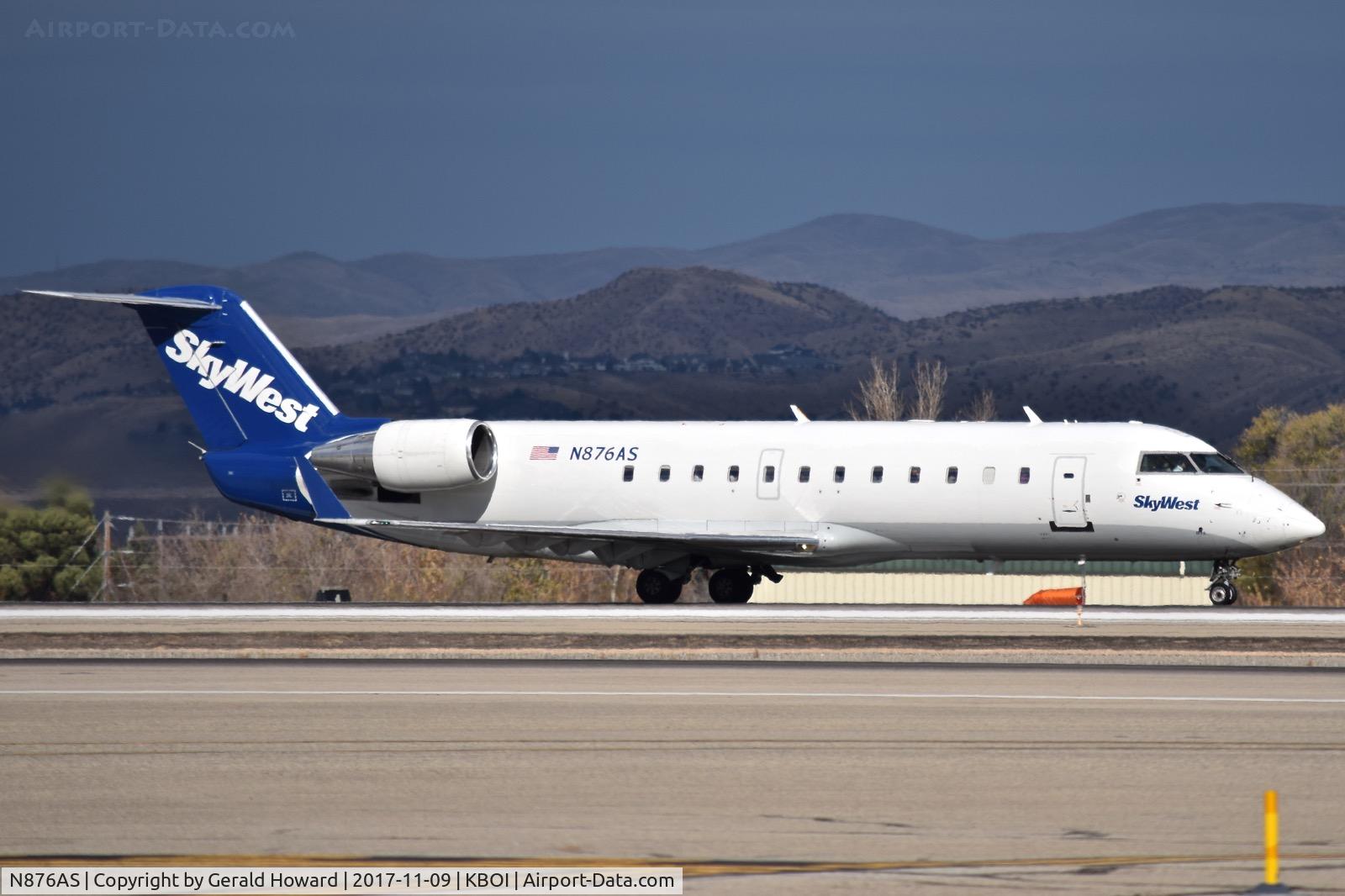 N876AS, 2001 Bombardier CRJ-200ER (CL-600-2B19) C/N 7576, Take off run on RWY 10L.